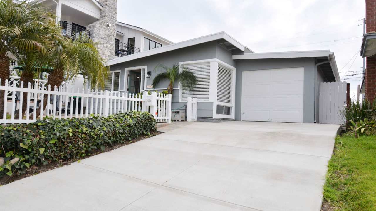 4-Bedroom 2-Bath Open Kitchen Floorplan with Enclosed Front Yard