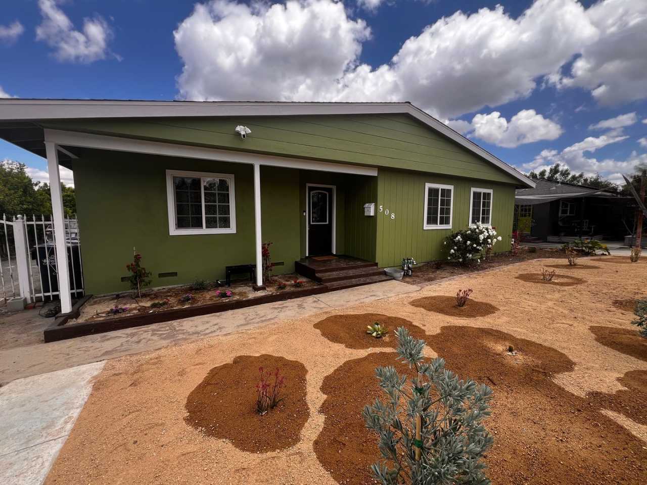 Spacious 4 Bedroom, 3 Bathroom Redlands Home!