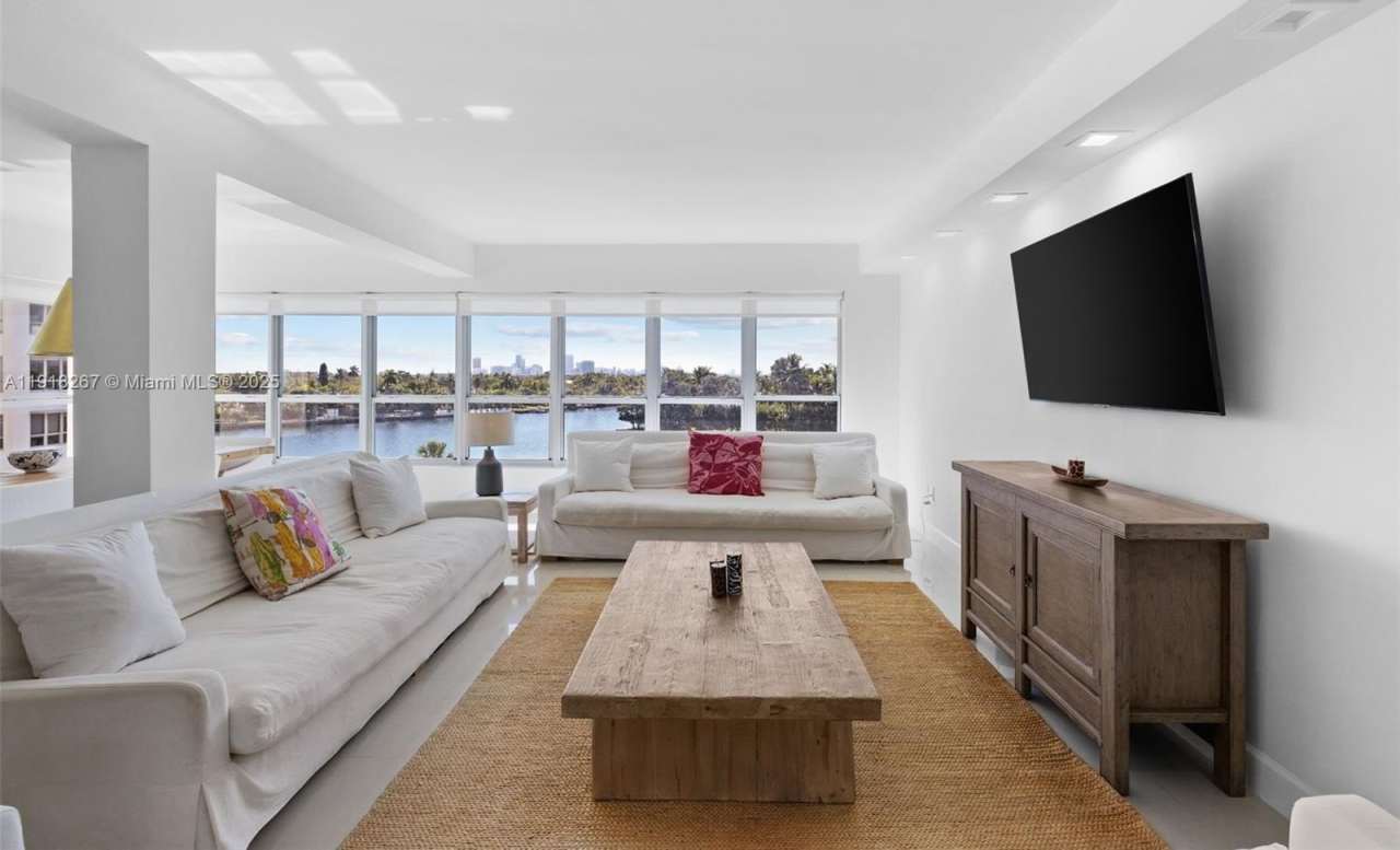 9102 W Bay Harbor Dr