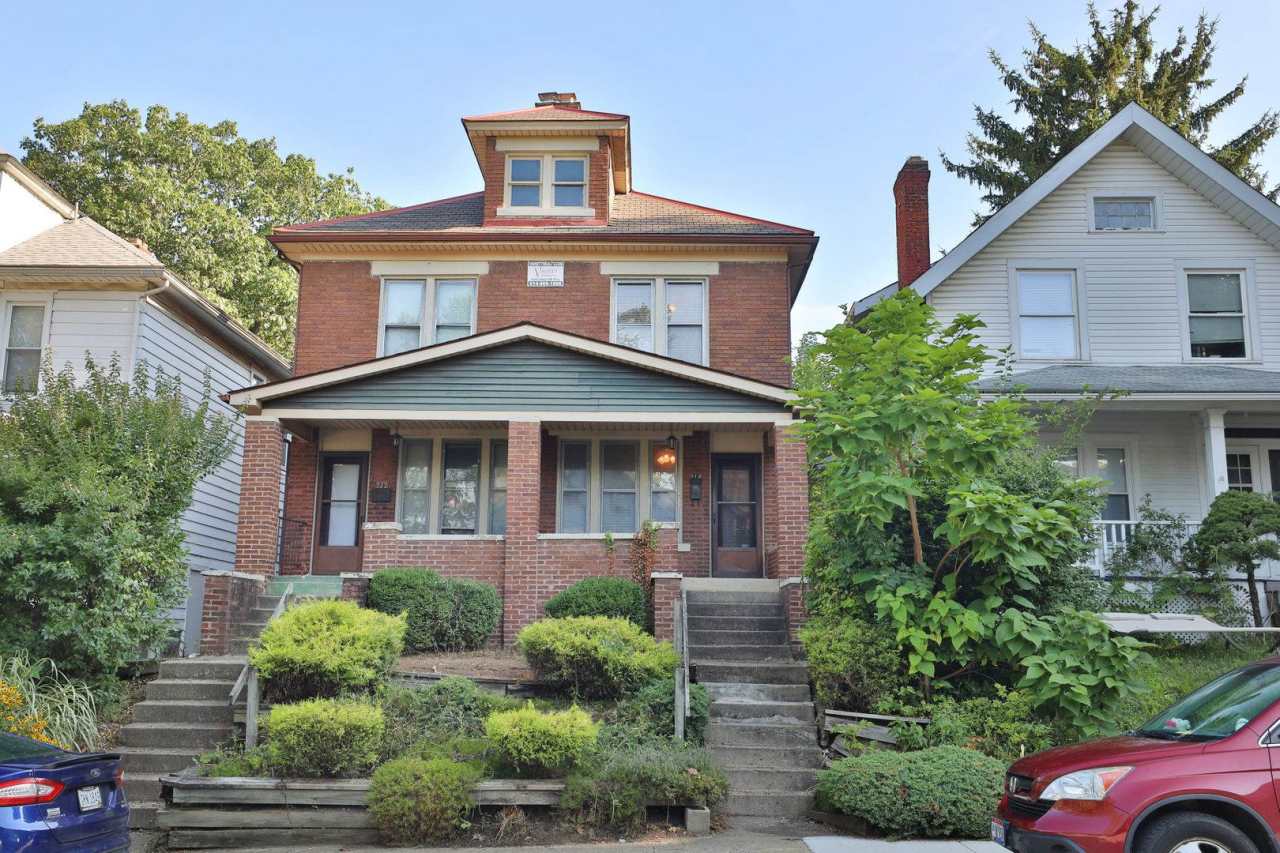 4 Bedroom North Campus Newly Remodeled House with 2 Decks and Patio