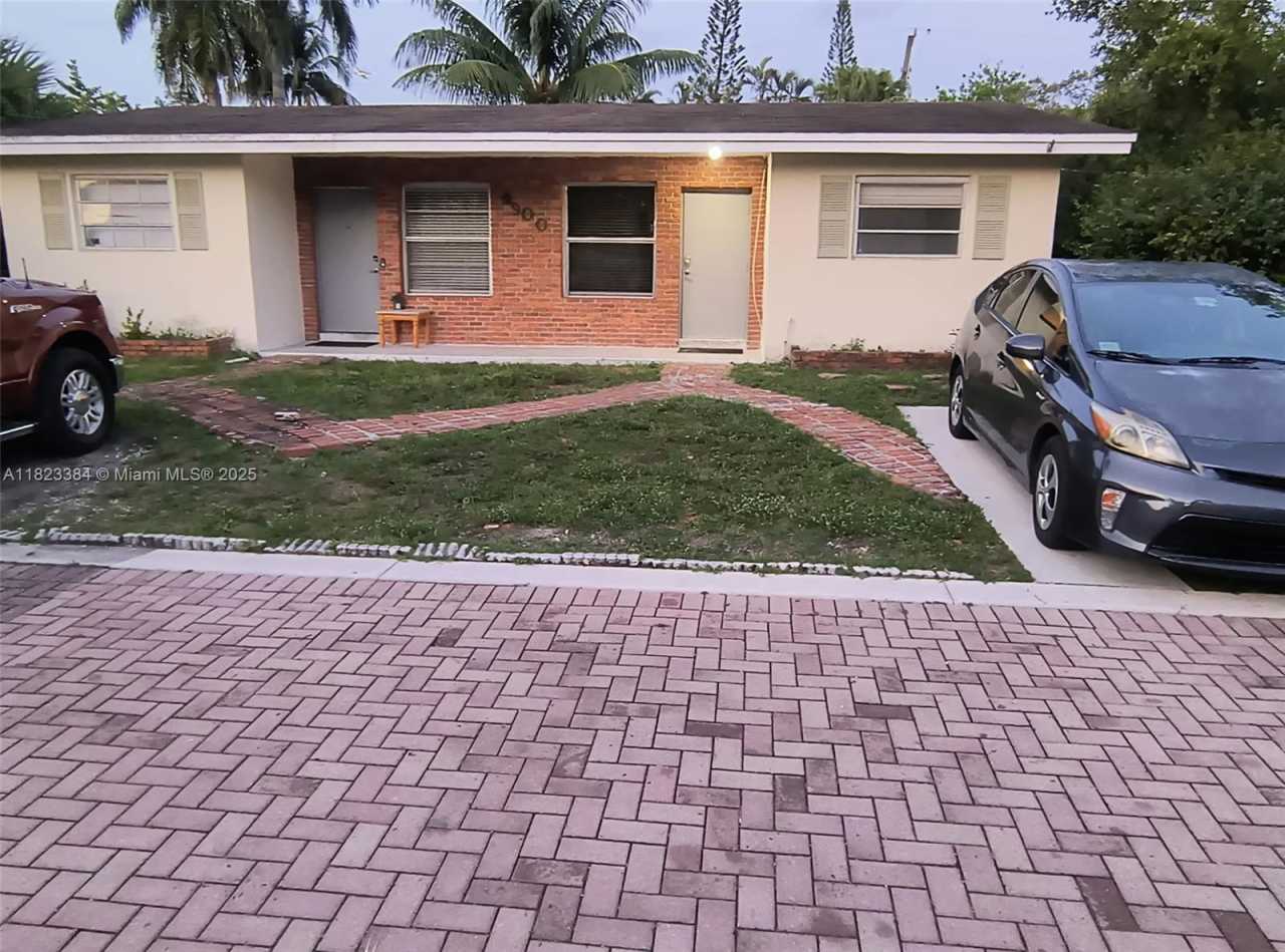 4900 Southwest 28th Terrace