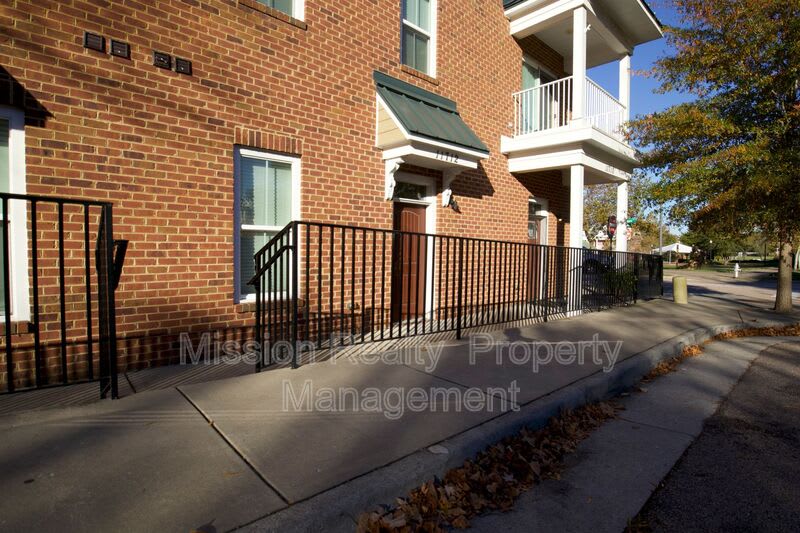 11712 Chester Village Dr