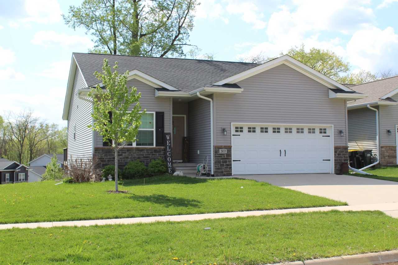 4 Bedroom, 3 bath close to University and available August 11, 2025