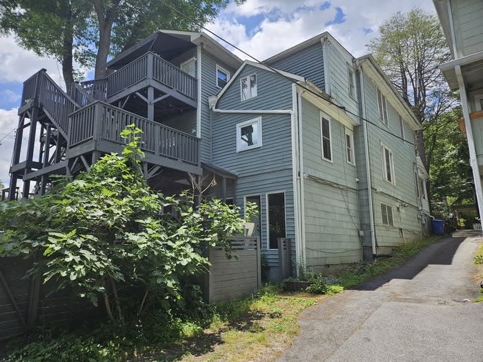 693 Myrtle Street Northeast