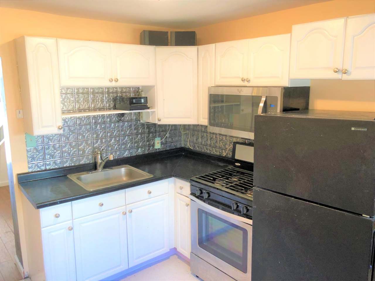 Beautiful 2-Bed Townhome in Fishtown! Available mid-June!