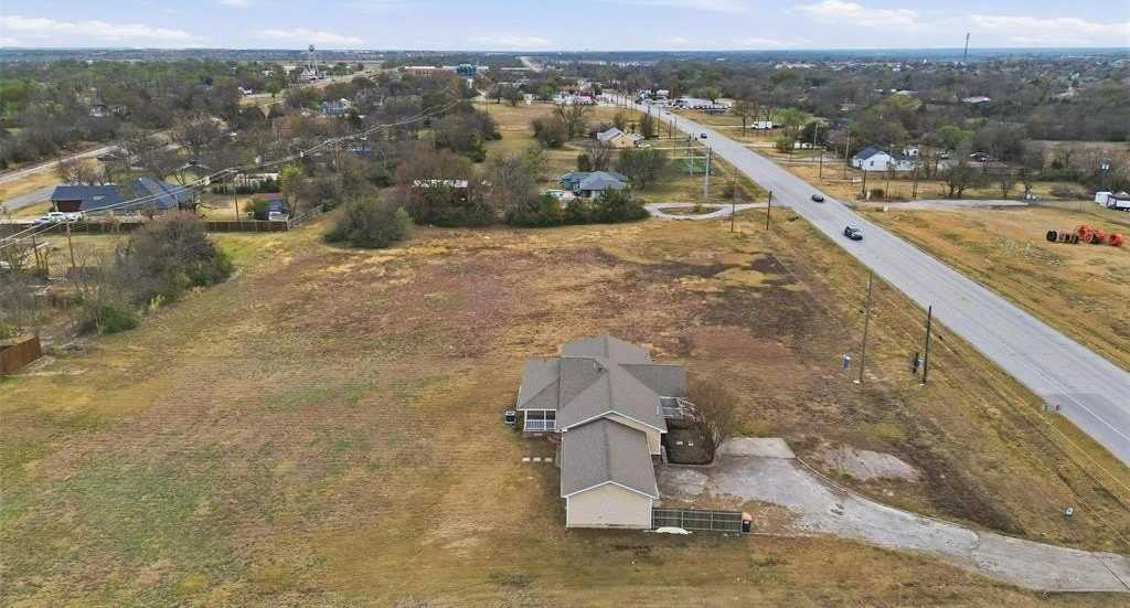 910 N Powell Parkway