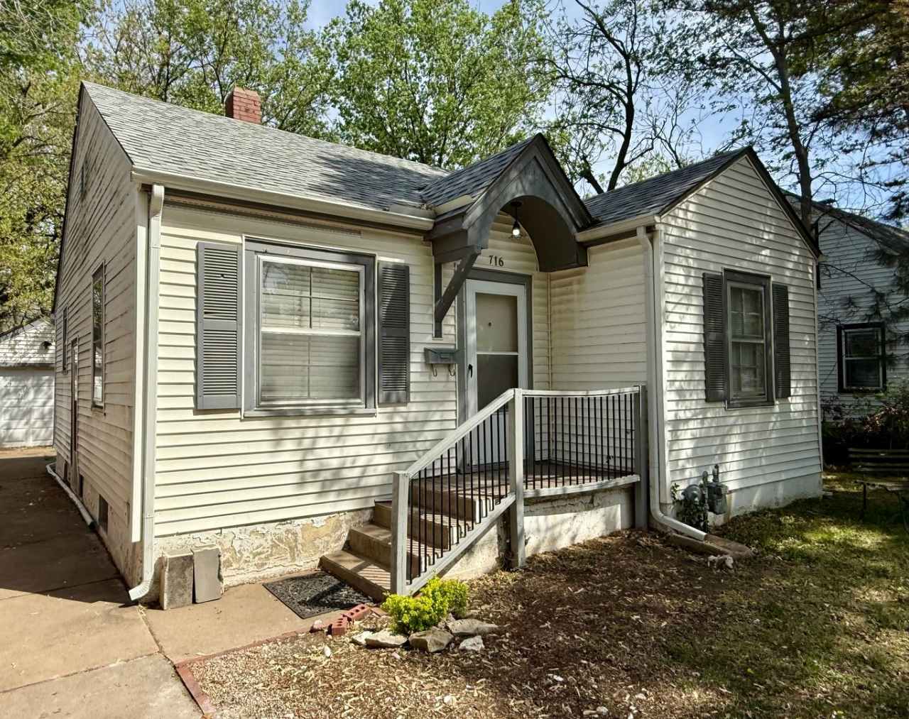 716 S Broadview - 2 Bedroom - 1 Bathroom