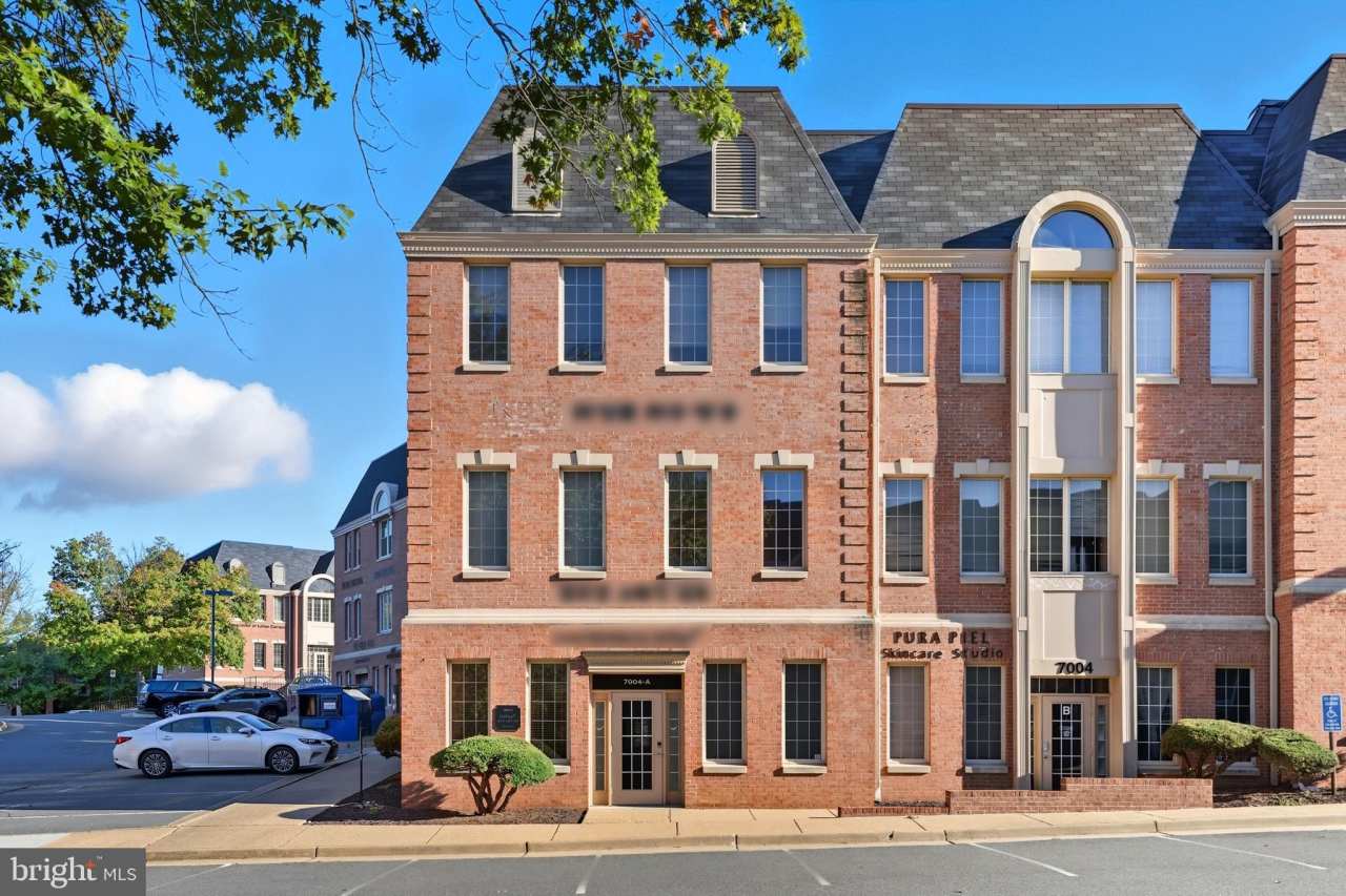 7004 LITTLE RIVER Turnpike unit: 2A