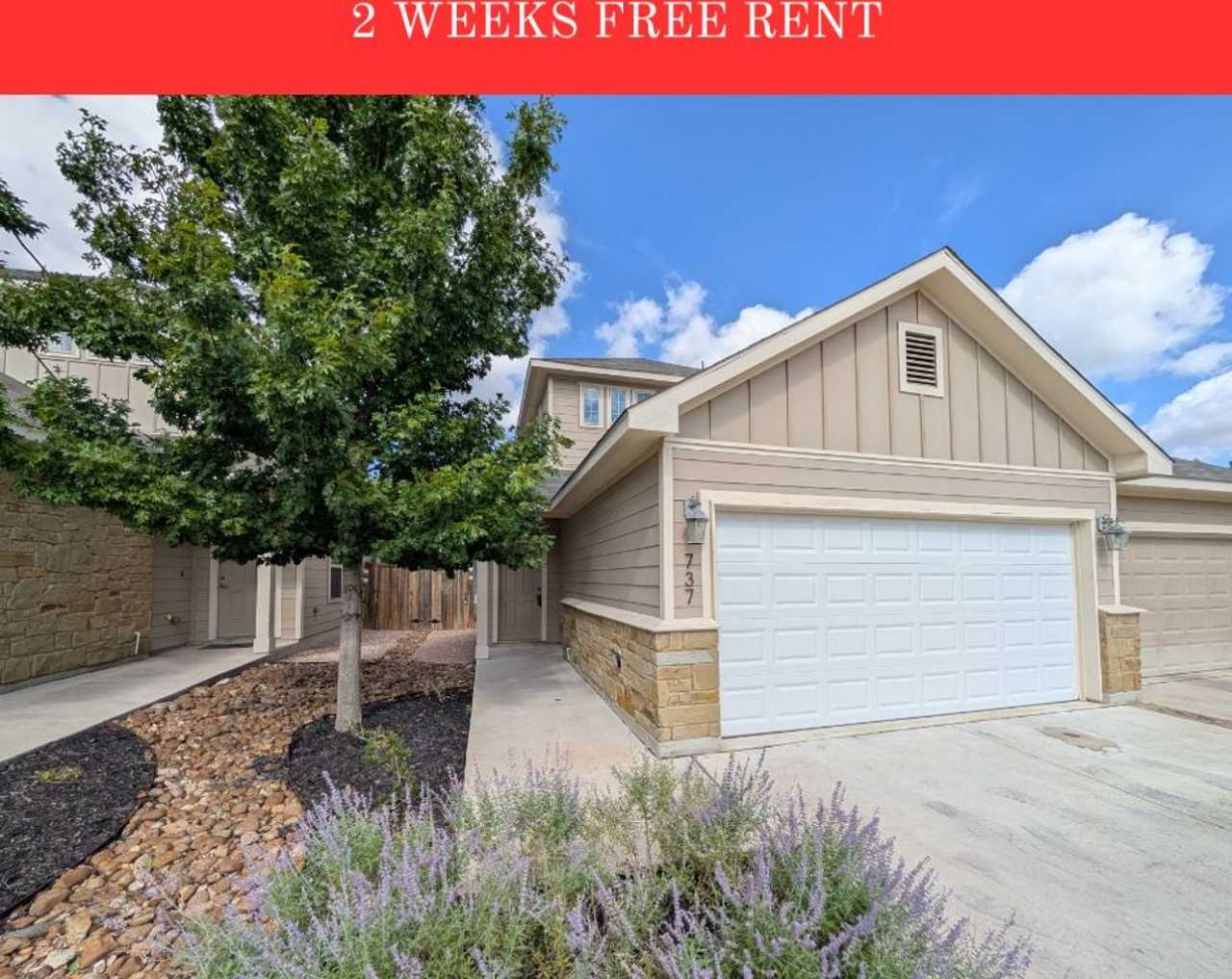 Live Inside The Loop! 3/2.5/2 Townhome Minutes to Gruene  Downtown New Braunfels/ Fridge, Washer  Dryer Included / CISD *2 weeks free rent off the first full month*