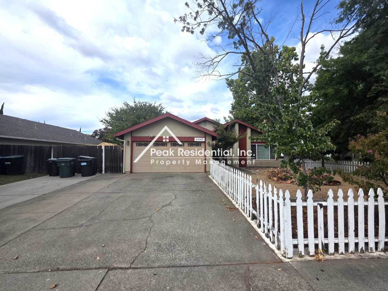 Spacious 4bd/2ba Sacramento Home with 2 Car Garage!