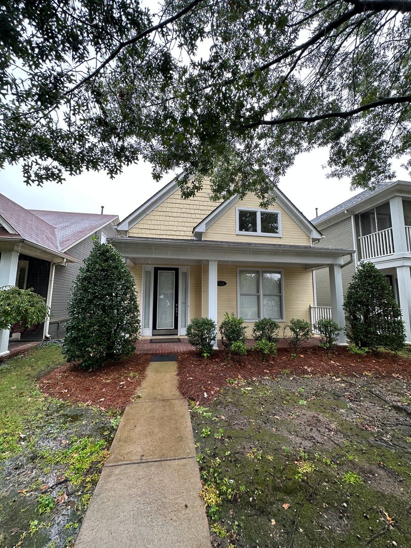 Completely fresh 3 bd 2.5 bath on Island Pet allowed with owner approval. All appliances included! Available immediately with approved application. Owner will manage.