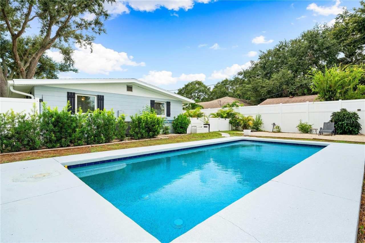 1911 UPPER BEECHWOOD AVENUE