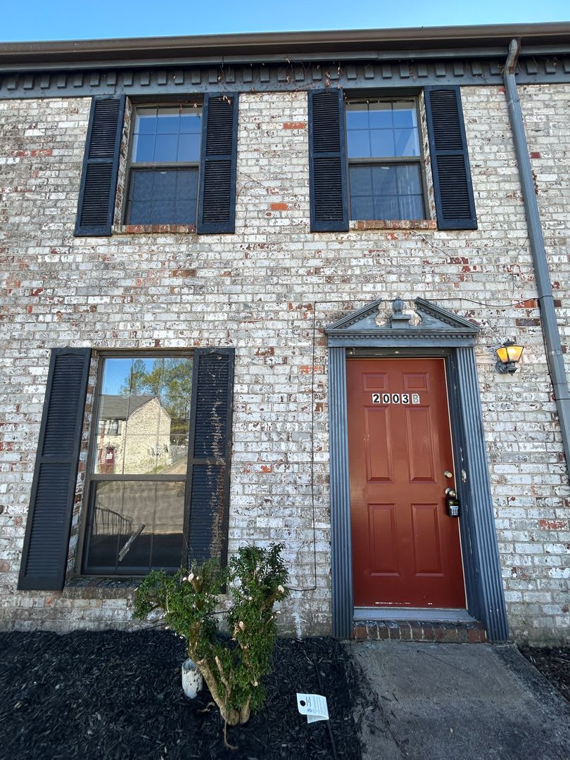 Limited-Time Offer: 50% Off First Month’s Rent + $200 Off Security Deposit!