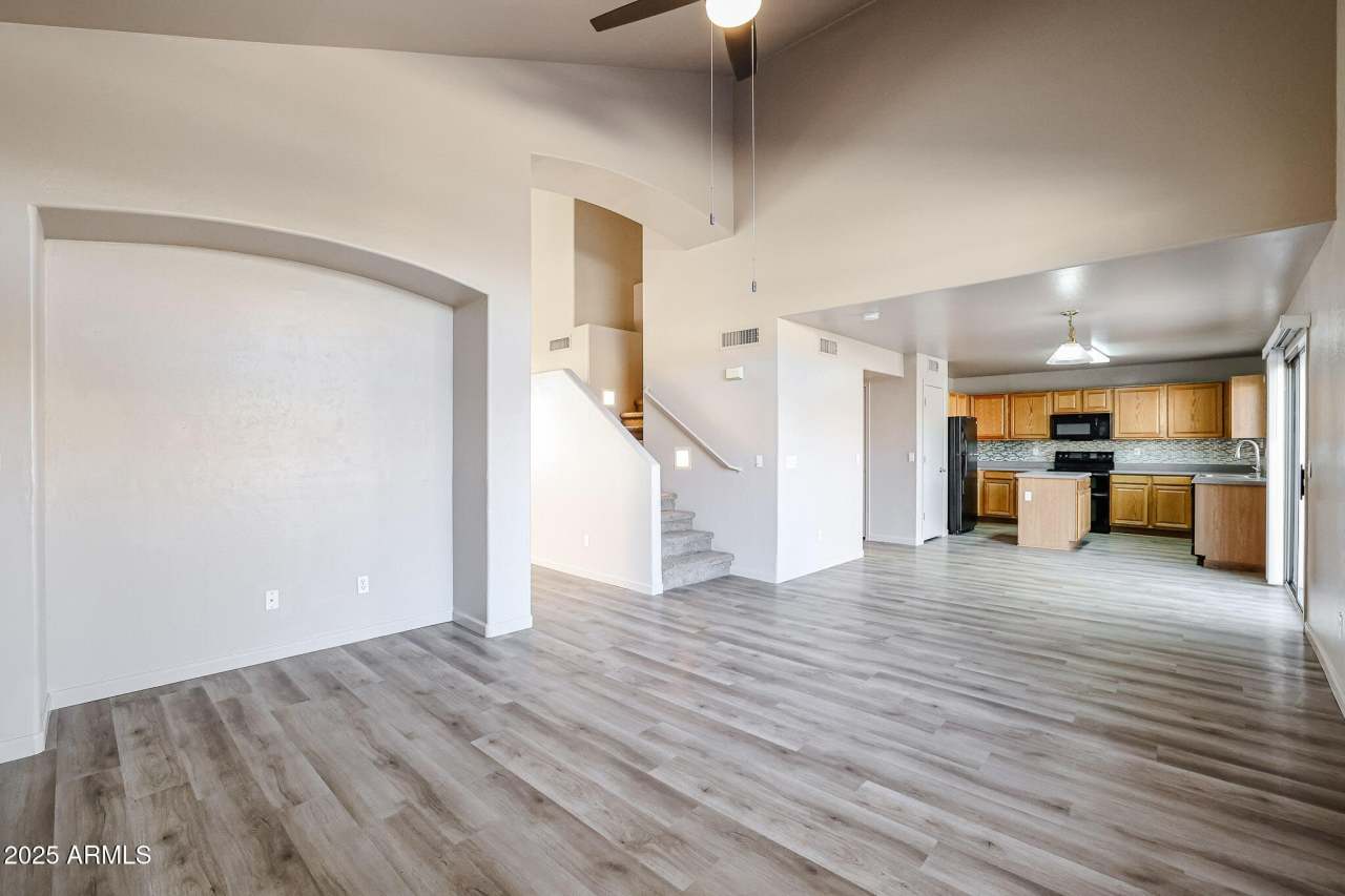 15994 W JACKSON Street