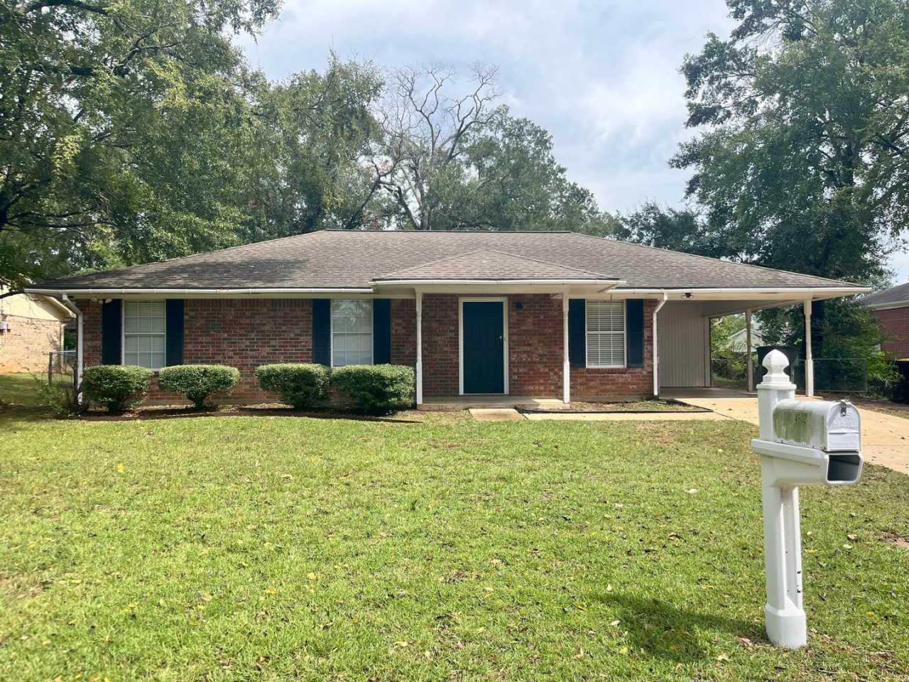 Charming 3 bed 2 bath with fenced yard