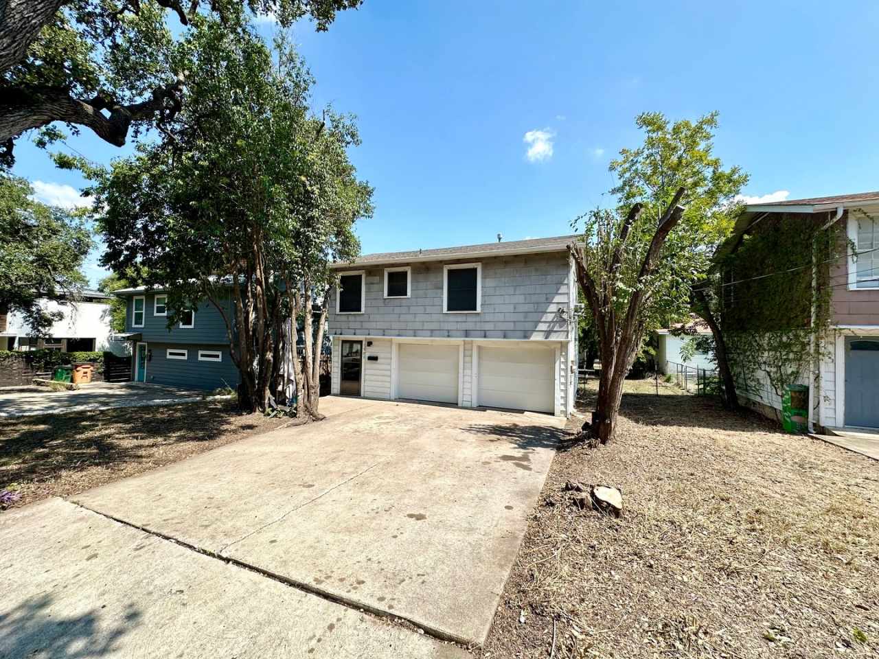 Garage Apartment Walking Distance to SOCO!