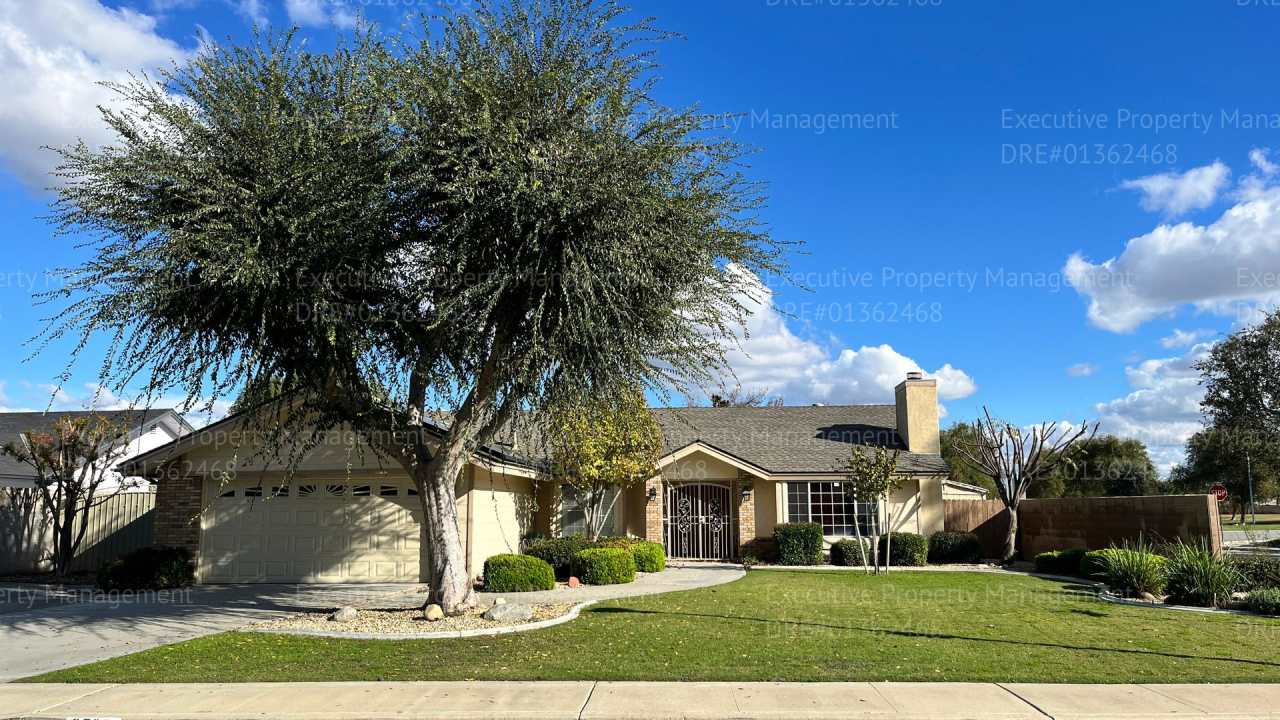 3 bedroom/ 2 bathroom home located near Old River Rd/ White Ln