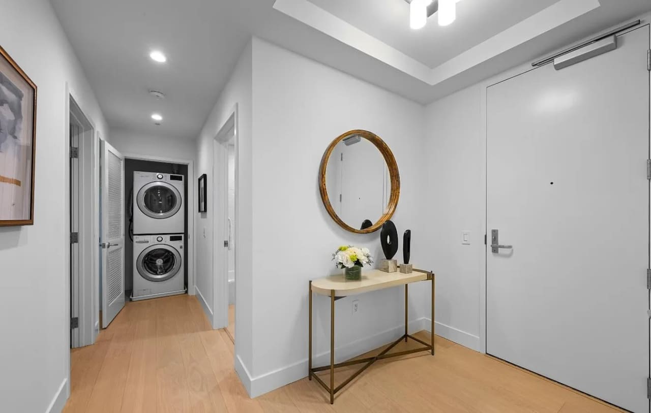 235 Berry St Apt 417