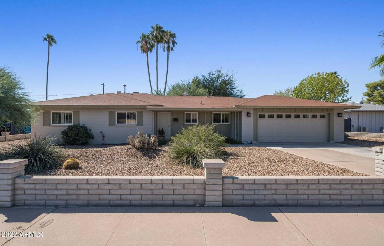 GORGEOUS PHOENIX MID-CENTURY ON A HUGE LOT!