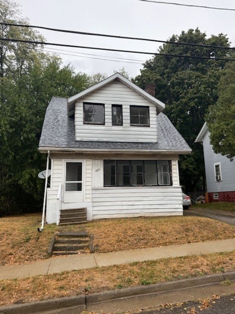 Charming 4-Bedroom Single Family Home for Rent!