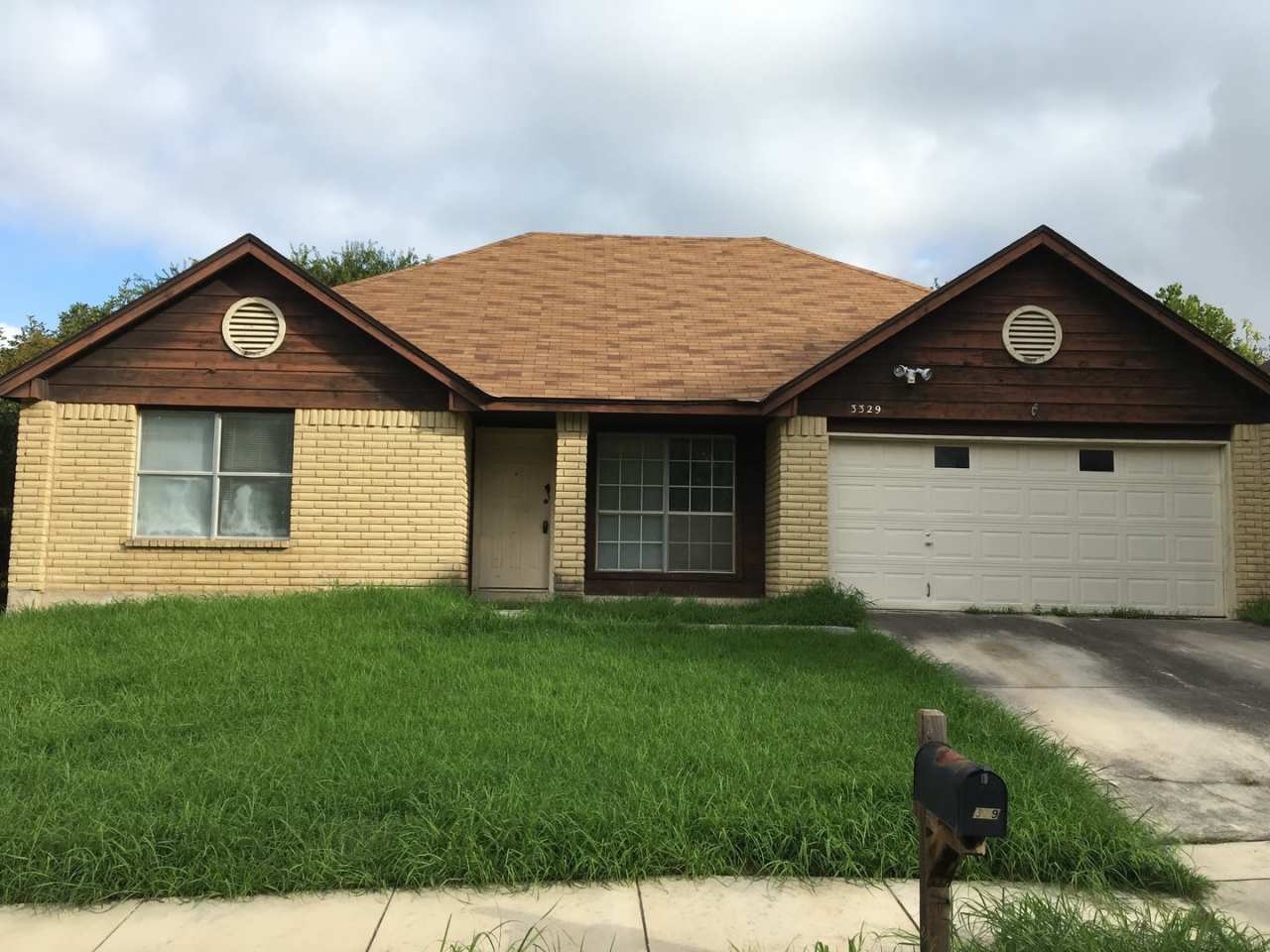 Welcome home to 3329 Country View!