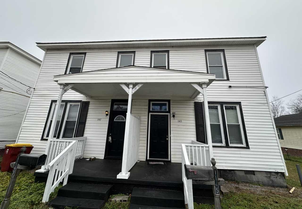 Like New Spacious Petersburg 3 bed 2 bath unit available immediately!