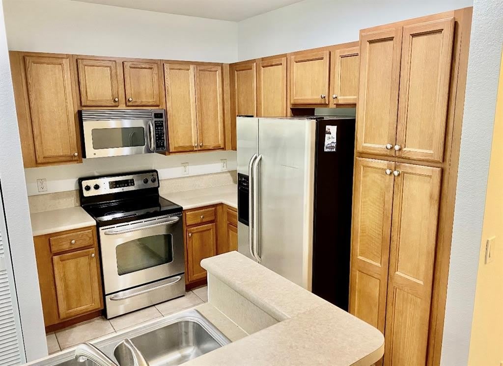 8720 CYPRESS WALK CT