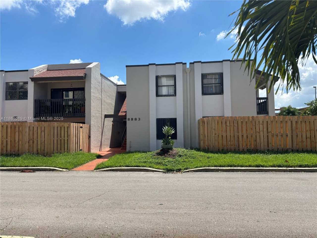 8883 Fontainebleau Blvd