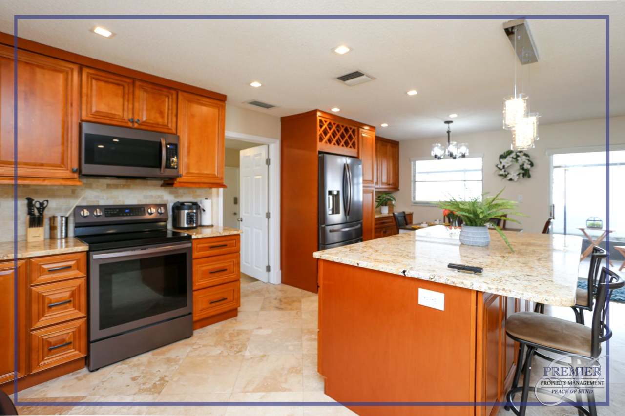 *** LOCATION LOCATION LOCATION ** THIS NICELY DECORATED 4/3 HOME CLOSE TO MERCATO *** PERFECT FOR THE SEASONAL VISITOR**