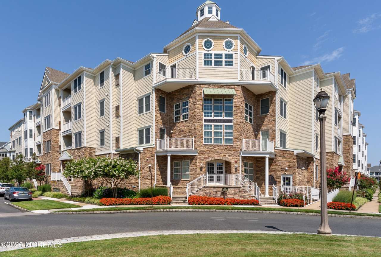 33 Cooper Avenue unit: 208