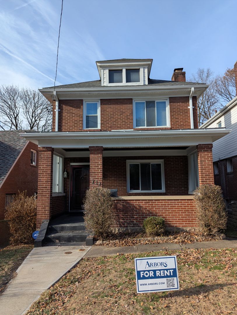 4 Bedroom, 2 Bathroom Single Family Home (Mt. Washington)