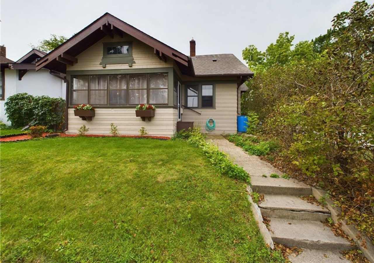 6 Bedroom House Available Near Concordia University!