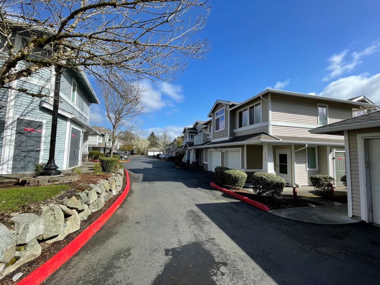 Seatac Large 2bed 2bath condo with views and garage