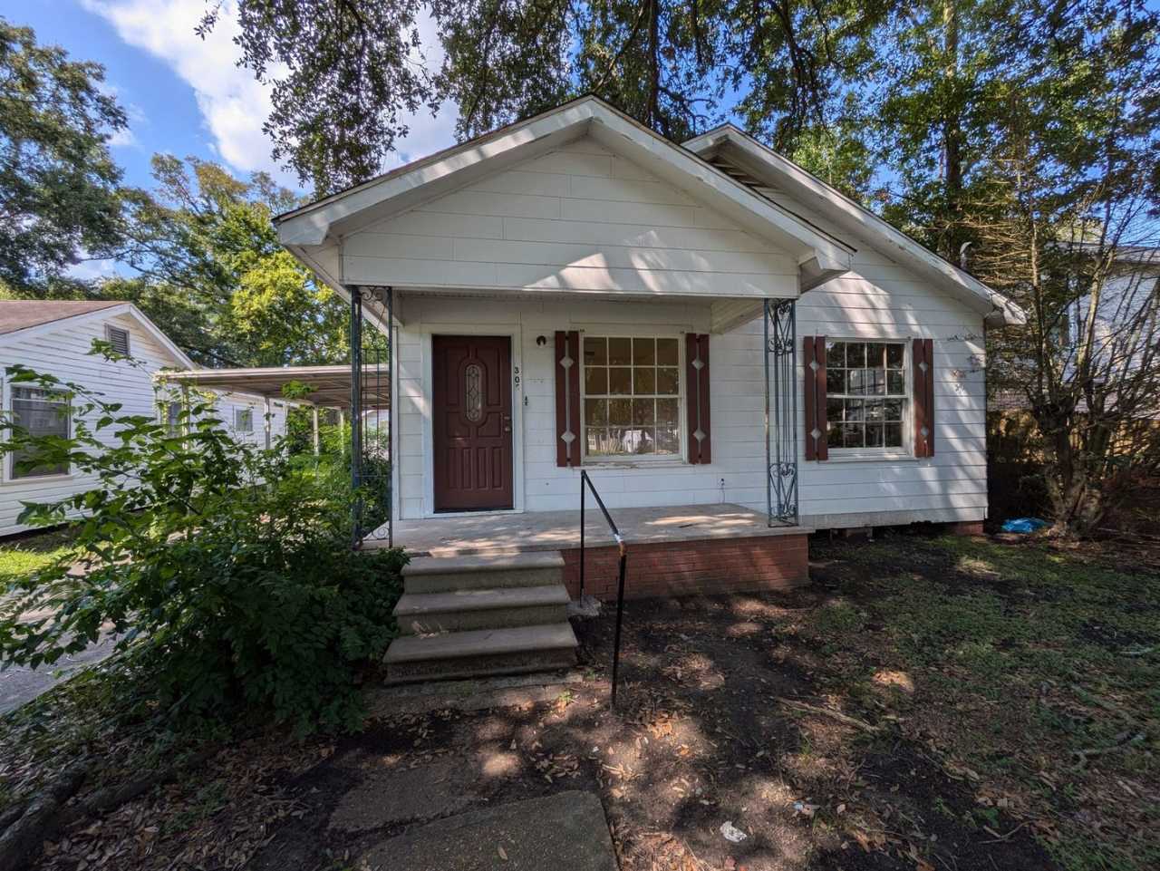 **Move-In Special: $200 off 1st Mo. ** 305 Alabama St., Beaumont, TX 77705