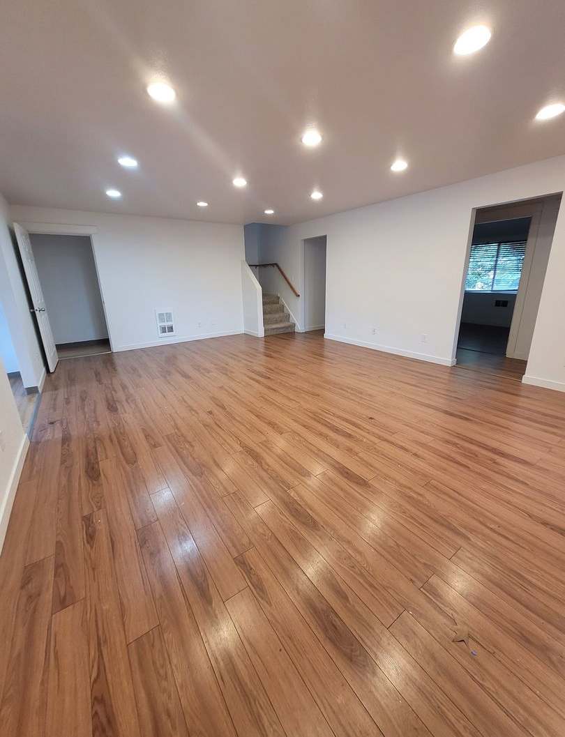 MOVE IN SPECIAL $500 OFF 4BD/2BA Duplex