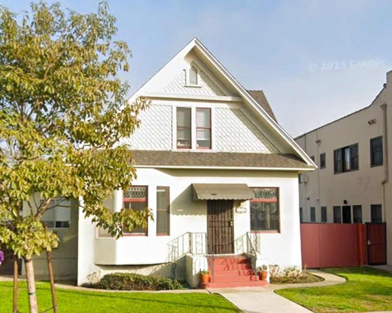 *MOVE-IN SPECIAL* - 2 BD 1 BA UPSTAIRS W/ ASSIGNED GARAGE  STORAGE | UTILITIES INCLUDED