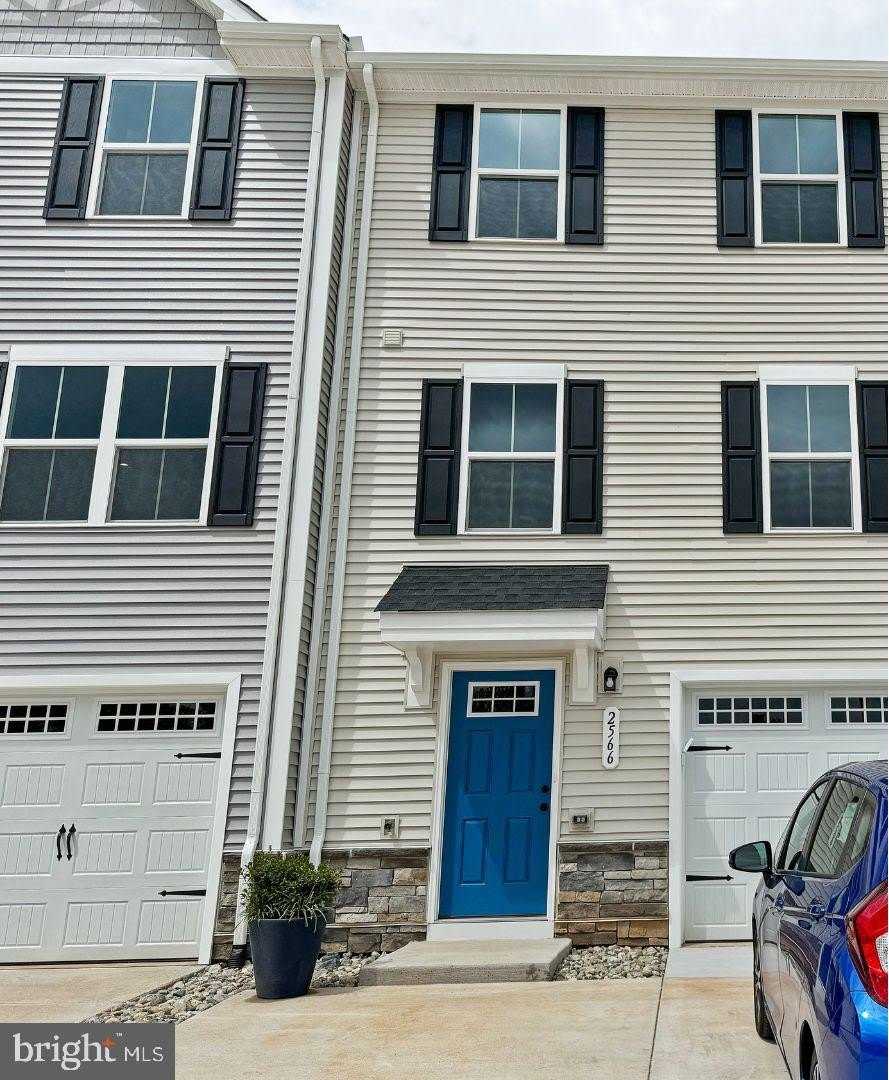 2566 LAUREL PARK DRIVE