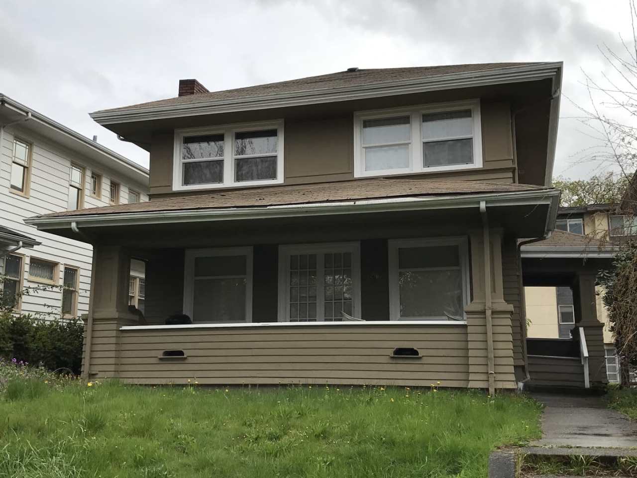 8 Bedroom 2 Bathroom House 6 Parking Spots U District