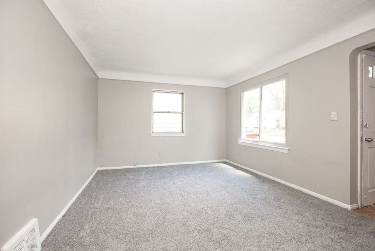 3 BED 1 BATH BEAUTIFUL SINGLE FAMILY HOME IN MAPLE HEIGHTS!