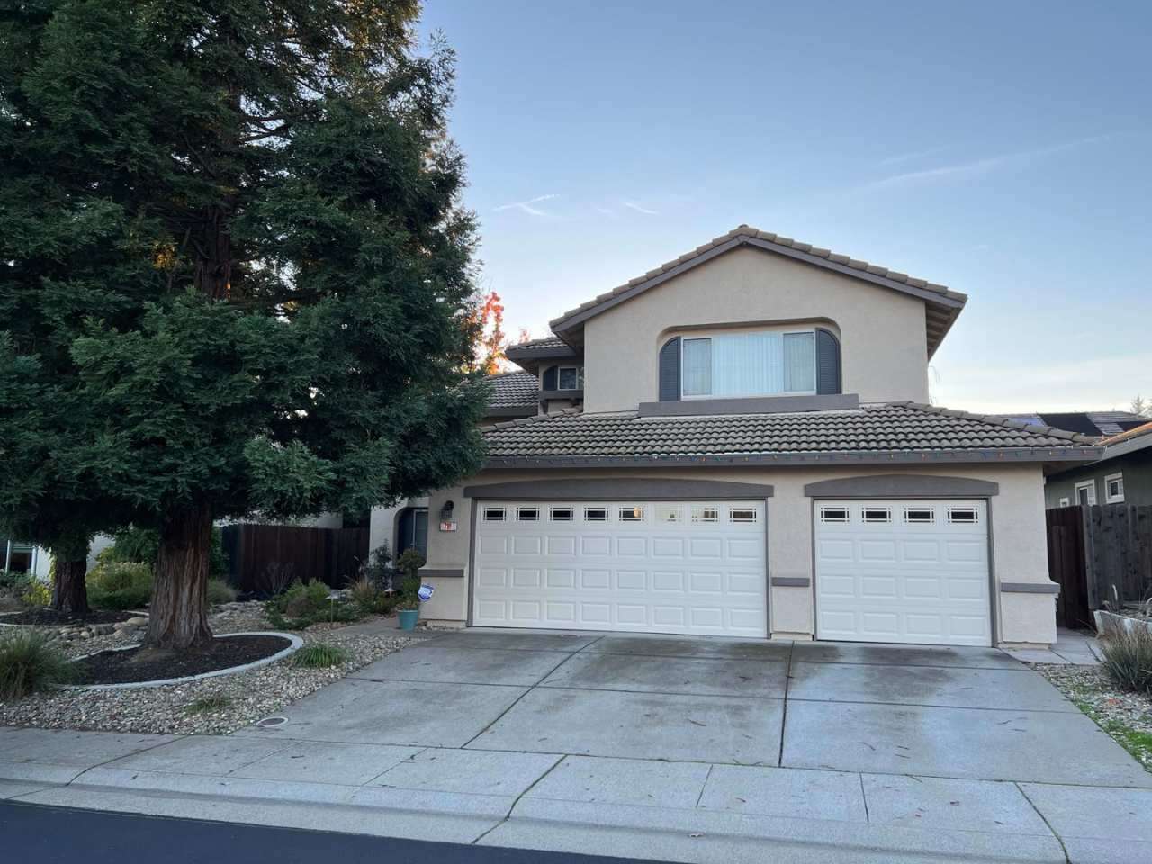 Charming 4 Bedroom Ridgeview Large Lot Home!