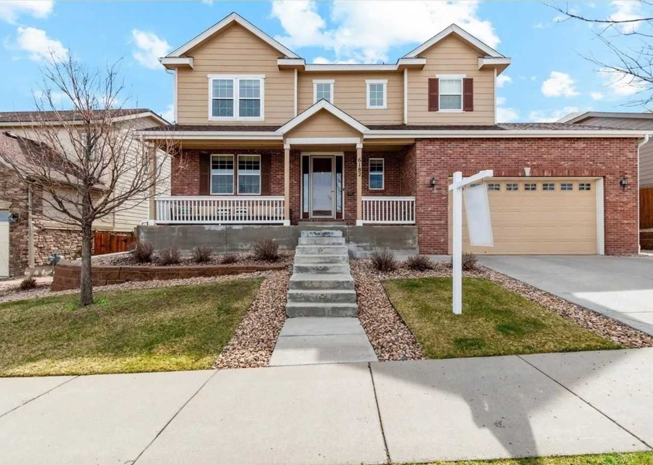 5 Bedroom Single Family Home in Wheatlands Neighborhood in Aurora