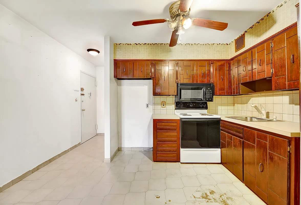 8942 Colonial Rd Apt 1R