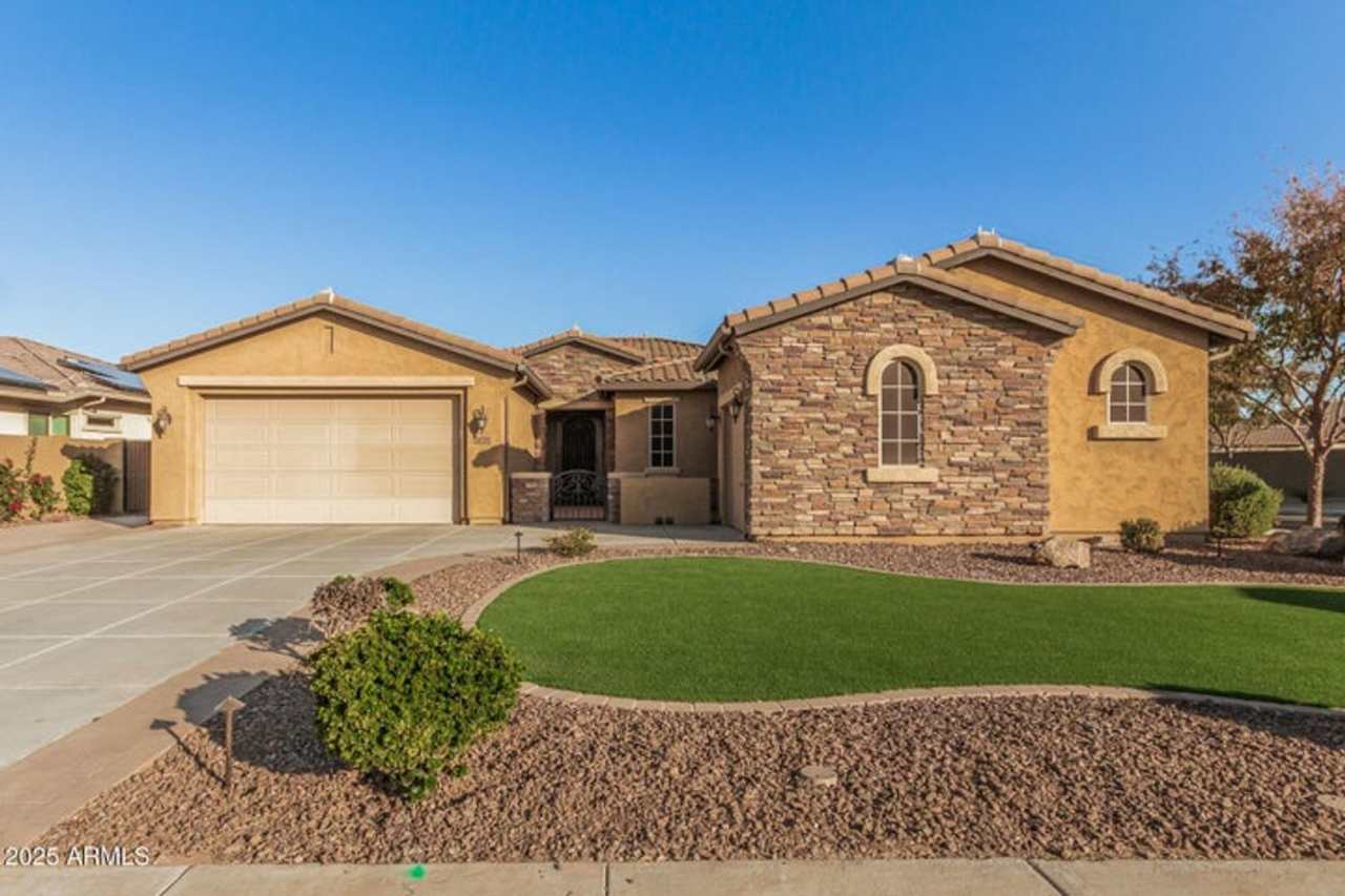 4721 N Aldea Rd, Litchfield Park - Elegant 4 bed, 2.5 bath w/ spacious yard