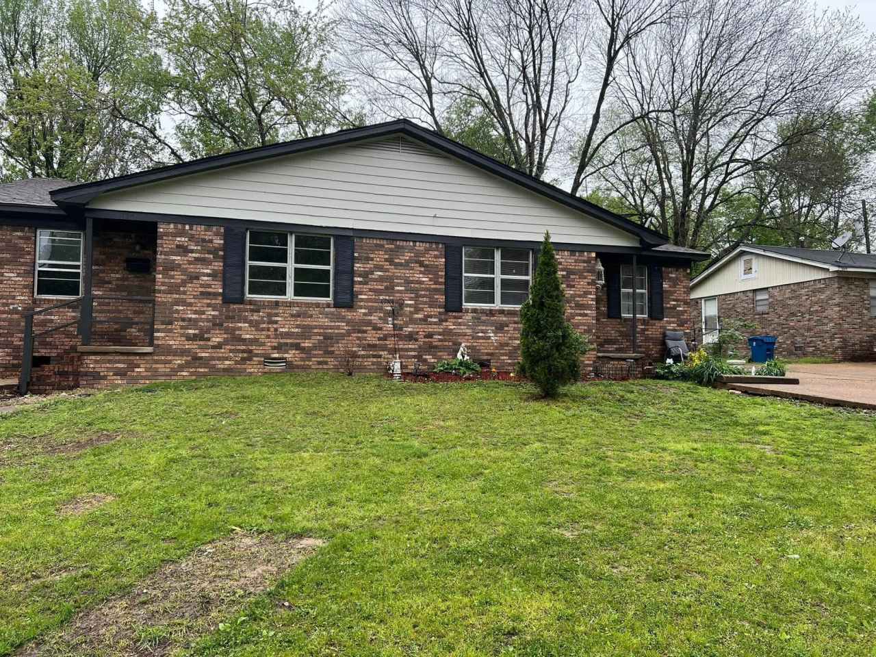 1155 South College Street - 1