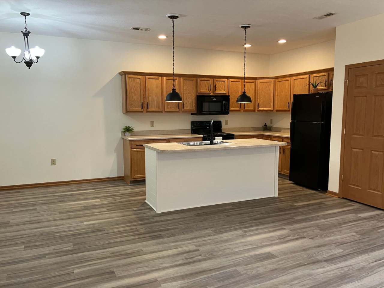 Modern  Spacious 3-Bedroom Ranch Condo – Available mid-June in Troy, OH!