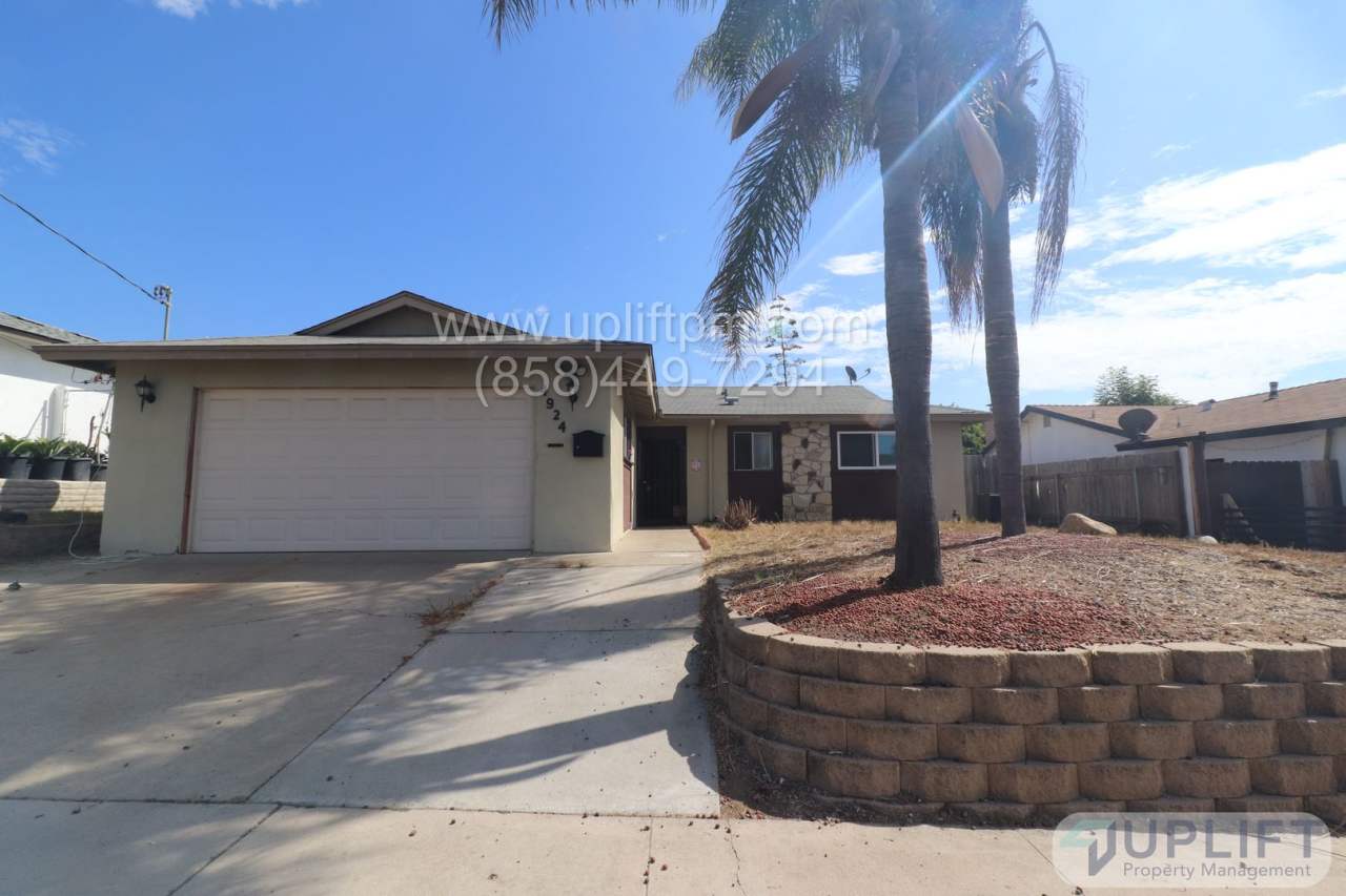 5 Bedroom 2 Bath Home In Oceanside ** Move In Special $300 Off First Month's Rent**