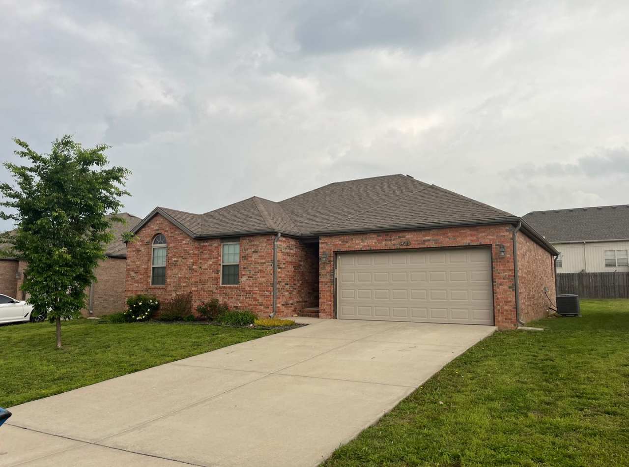 All brick 3 bedroom 2 bath house in Republic!