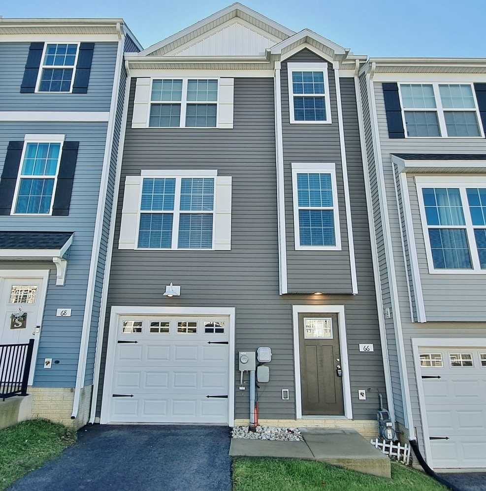 4 Bed / 2-1/2 Bath Single Family Townhome w/1-Car Garage