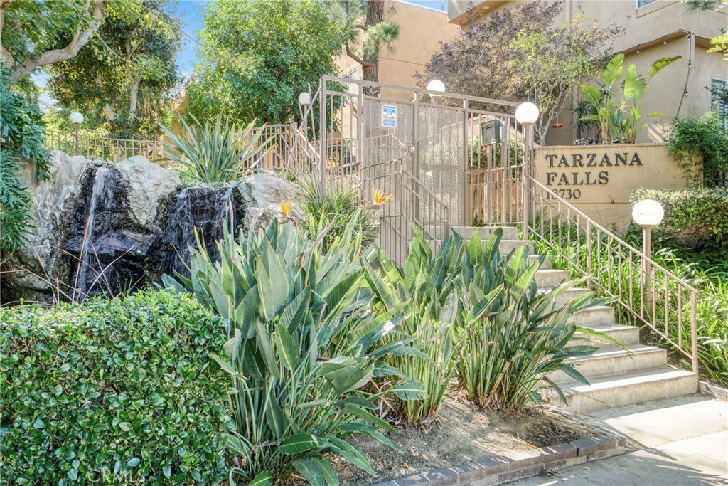 18730 Hatteras Street