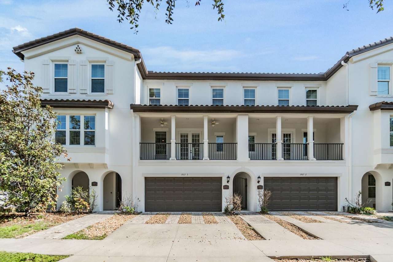 Large 3 Bed 3.5 Bath 2 Car Garage Townhouse in Heart of SoHo - Hyde Park